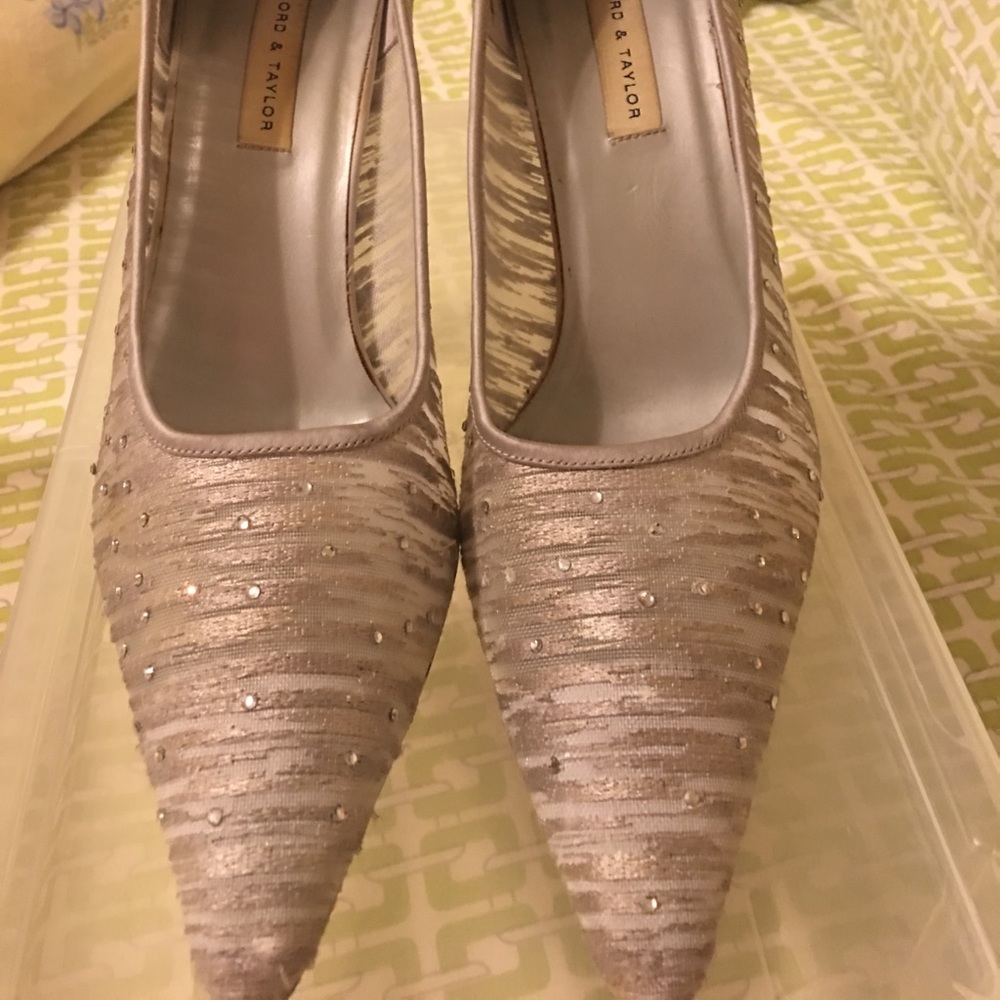 EVENING PUMPS by Lord and Taylor